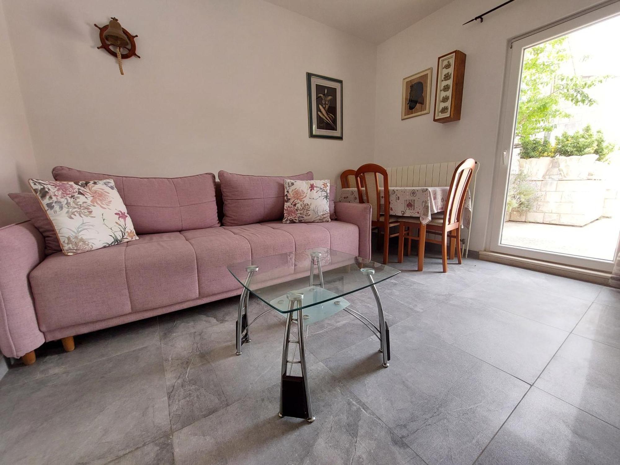 Apartament Karmela *